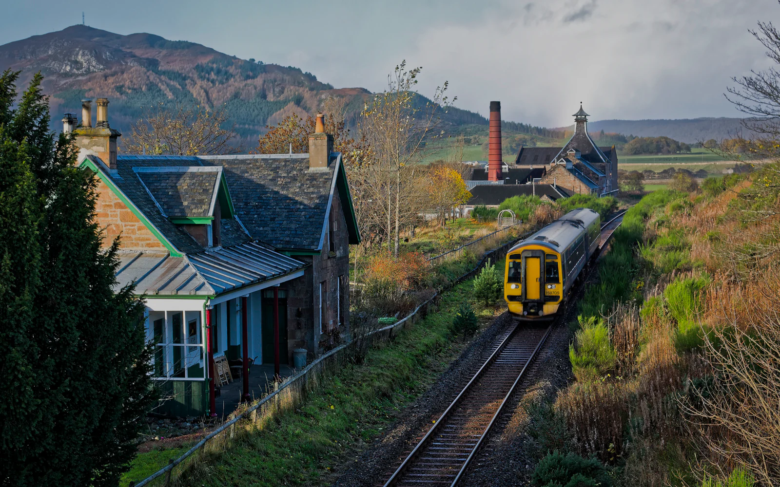 Landscape photograph of Balblair distillery.