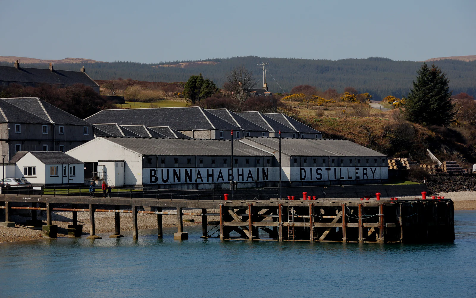 Landscape photograph of Bunnahabhain distillery.