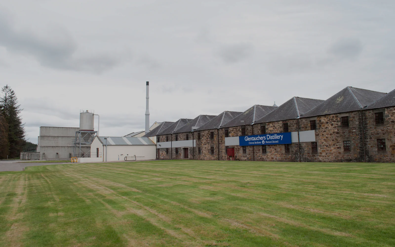 Landscape photograph of Glentauchers distillery.