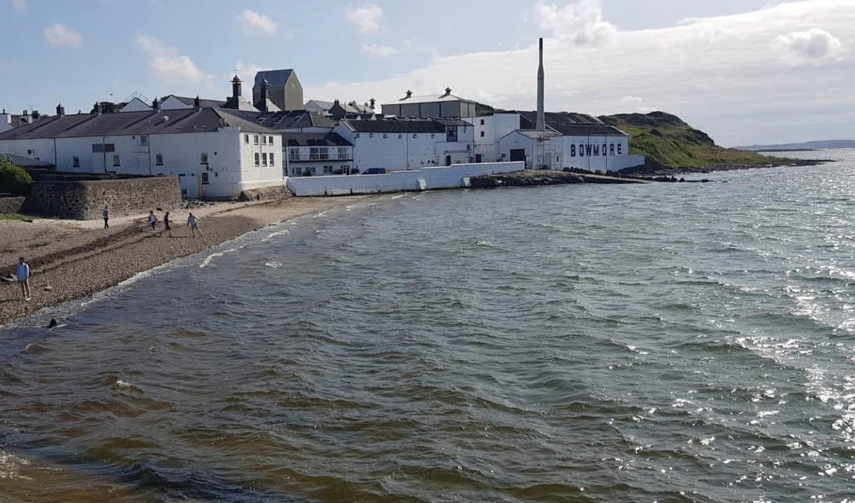 Landscape photograph of Bowmore distillery.