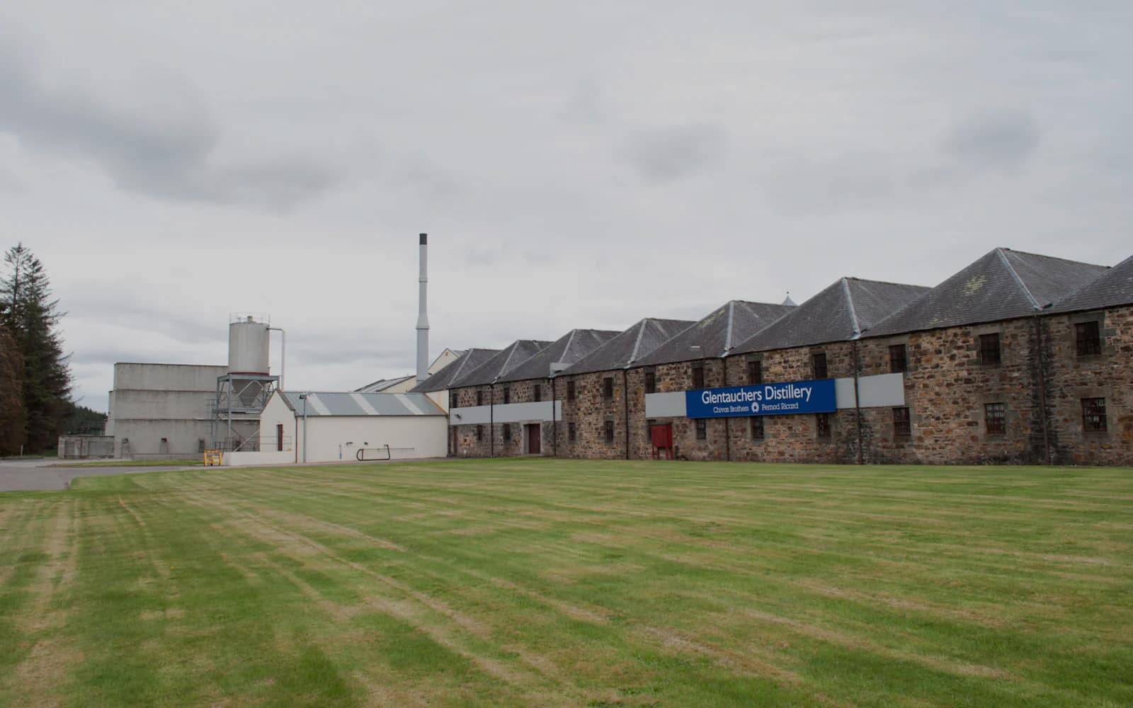 Landscape photograph of Glentauchers distillery.